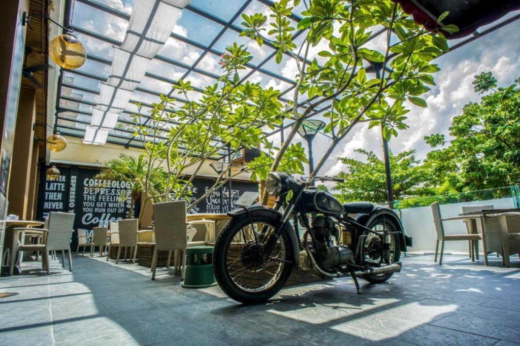 Bumi Senyiur Hotel Samarinda Buitenkant foto