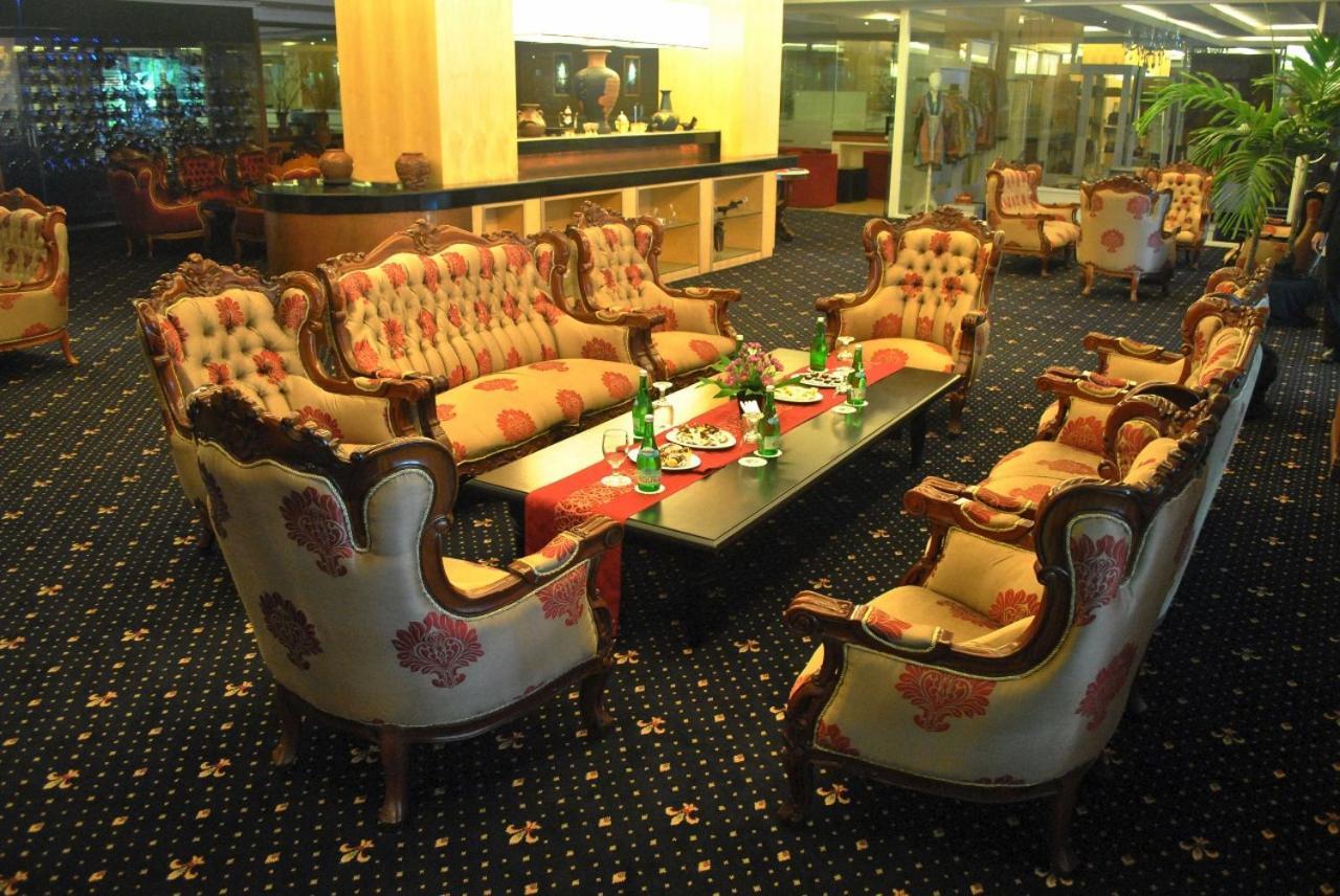 Bumi Senyiur Hotel Samarinda Buitenkant foto