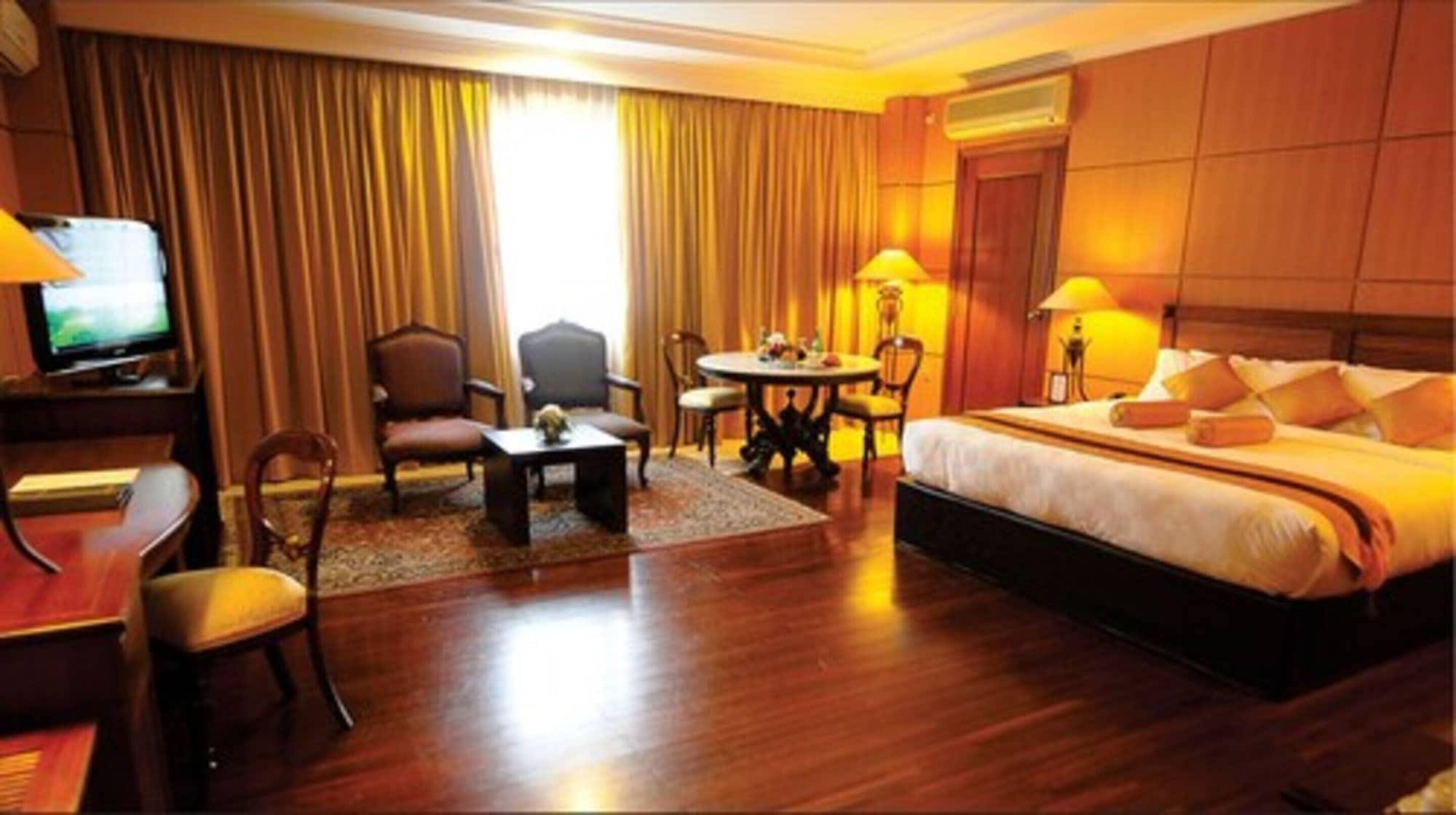 Bumi Senyiur Hotel Samarinda Buitenkant foto