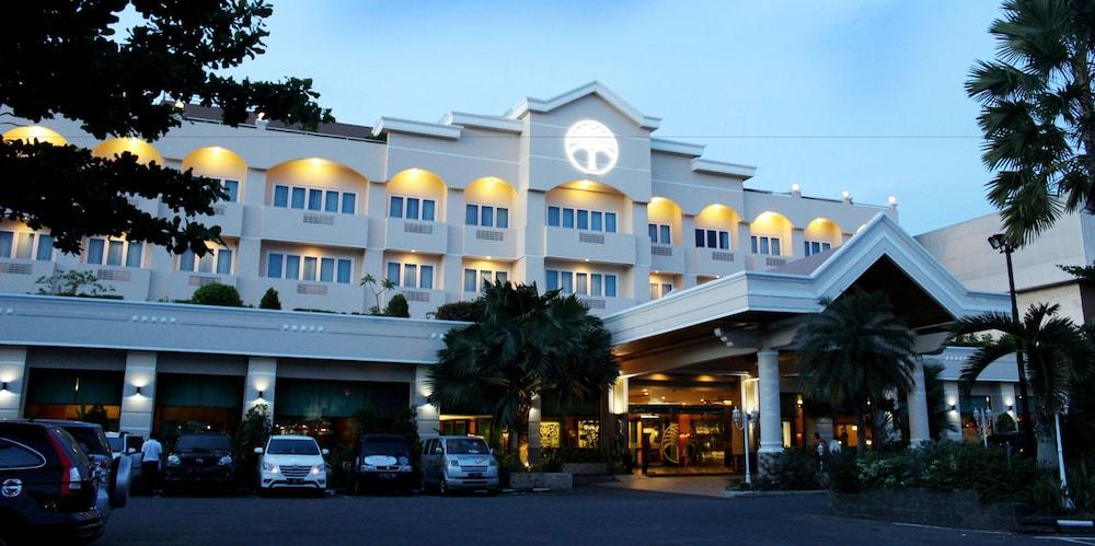 Bumi Senyiur Hotel Samarinda Buitenkant foto
