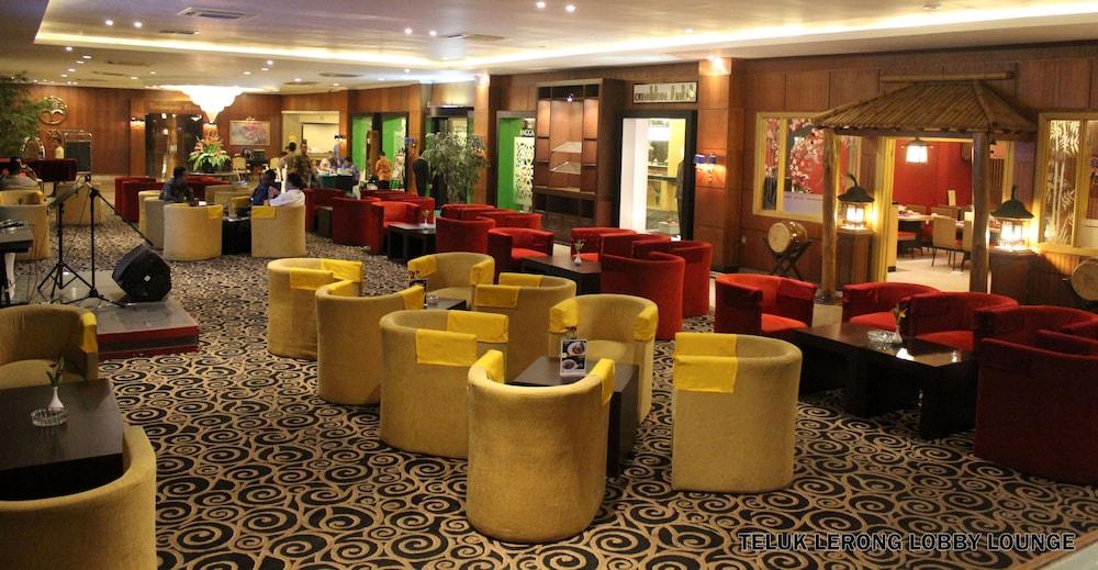 Bumi Senyiur Hotel Samarinda Buitenkant foto