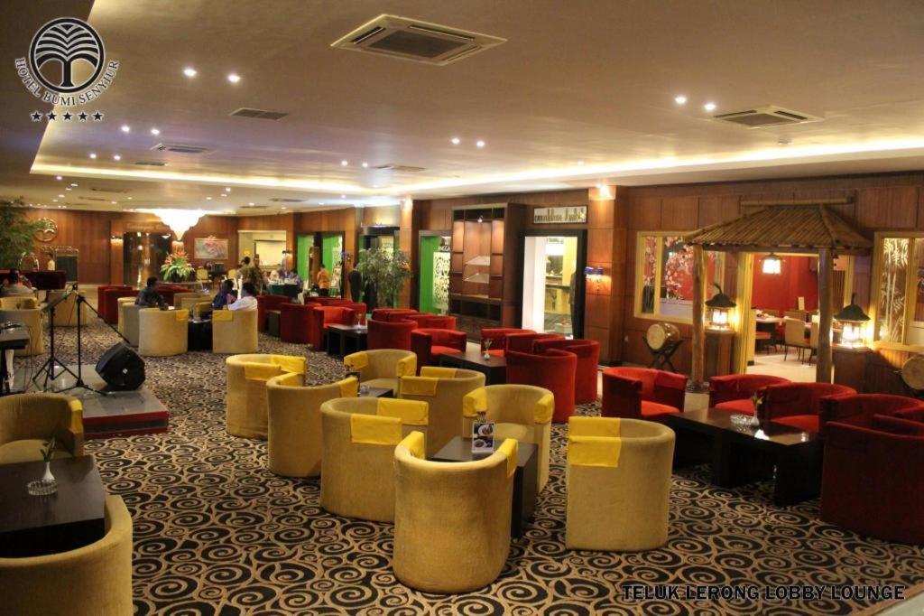 Bumi Senyiur Hotel Samarinda Buitenkant foto