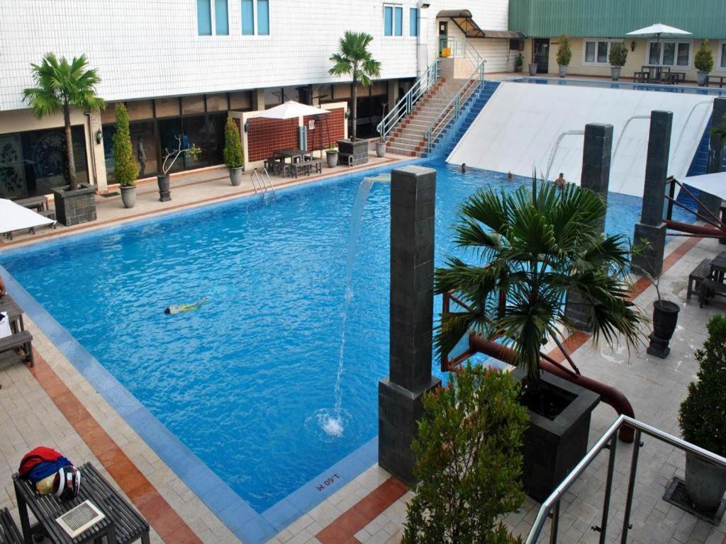 Bumi Senyiur Hotel Samarinda Buitenkant foto